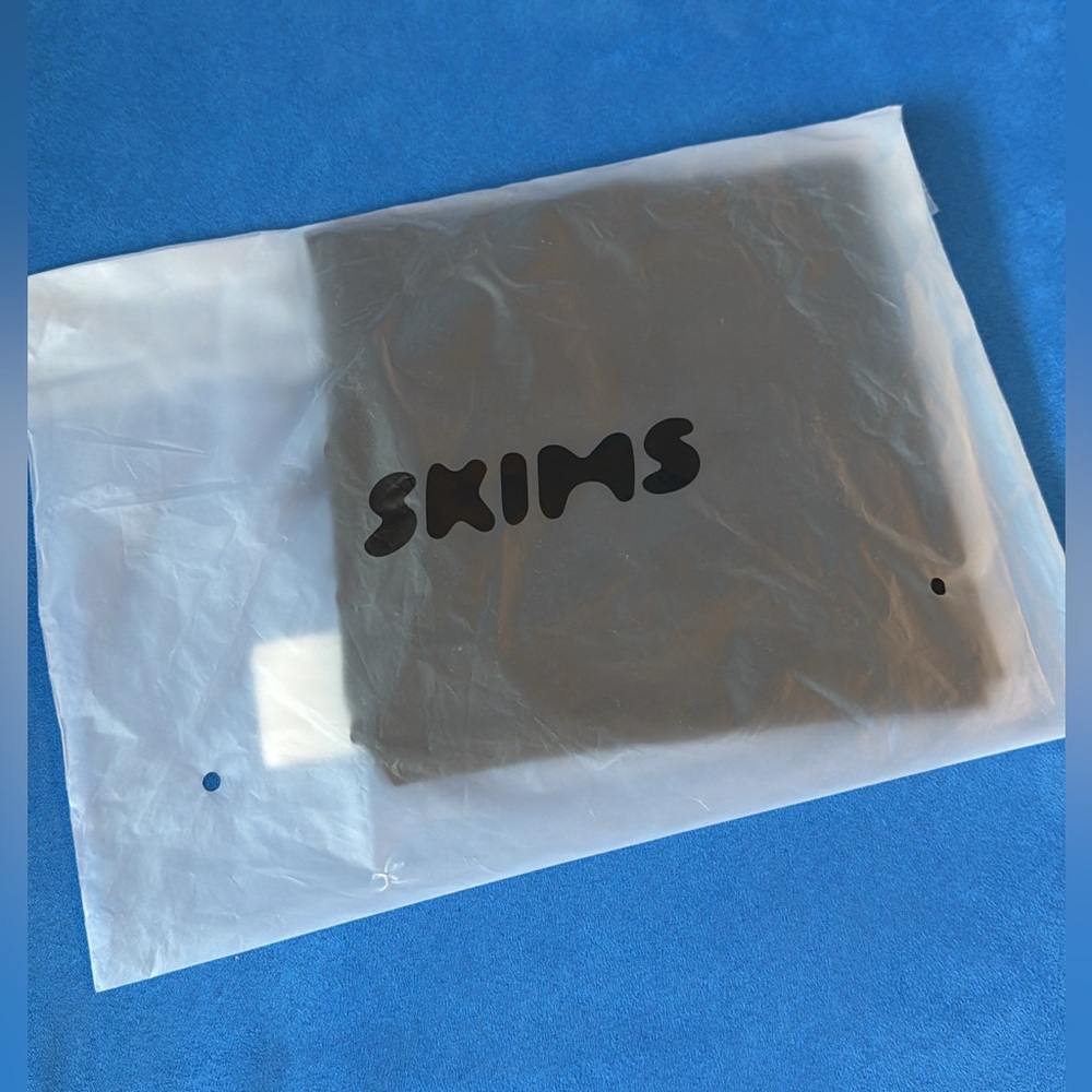 SKIMS SOFT SMOOTHING SEAMLESS SHORT